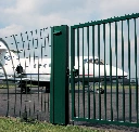 LSKZU2_SSKZ__Airplane_behind_green_sliding_gate_opening__1920px.webp